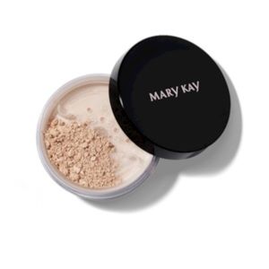 NIB: Four Mary Kay Silky Setting Powders in Light-Medium Ivory